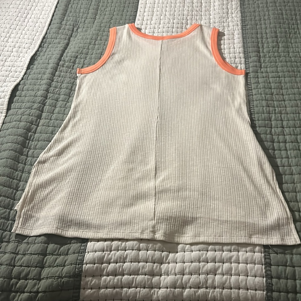 LIVI Crew-Neck Rib Tank - Picture 5 of 7